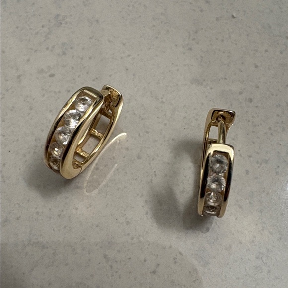 Small Elegant Hoop Earrings - Picture 2 of 5